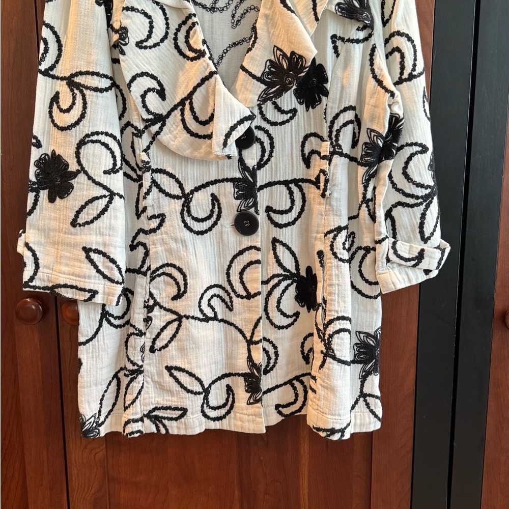 Elegant Black and White Floral Women's Top